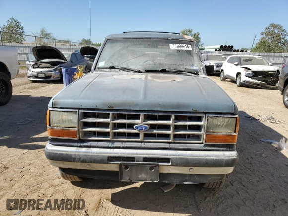 1990 Ford Bronco z VIN 1FMCU12T2LUA31399, wystawiony jako Copart lot #77099614 z przebiegiem 85 663 mil mil oraz Szkoda całkowita • Salvage title. Historia ofert i sprzedaży dostępna na DreamBid. Obrazek 5.