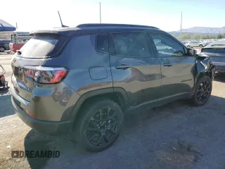 2023 Jeep Compass Altitude z VIN 3C4NJDBN7PT542177, wystawiony jako Copart lot #63284445 z przebiegiem 32 285 mil mil oraz Szkoda całkowita • Salvage title. Historia ofert i sprzedaży dostępna na DreamBid. Obrazek 3.