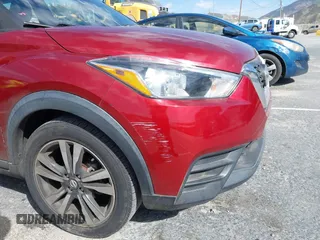 2019 Nissan Kicks S with VIN 3N1CP5CU6KL528557, listed as a IAAI auction lot 41630400 with 72,132 mi miles. Bid and sale history available at carsss.com. Image 6.