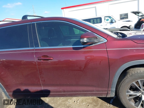 2018 Toyota Highlander LE z VIN 5TDZARFH2JS040424, wystawiony jako IAAI lot #41153516 z przebiegiem 112 246 mil mil oraz . Historia ofert i sprzedaży dostępna na DreamBid. Obrazek 13.