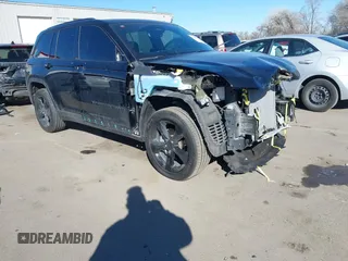 2023 Jeep Grand Cherokee Laredo z VIN 1C4RJHAG7PC556958, wystawiony jako IAAI lot #41700674 z przebiegiem 26 246 mil mil oraz . Historia ofert i sprzedaży dostępna na DreamBid. Obrazek 1.