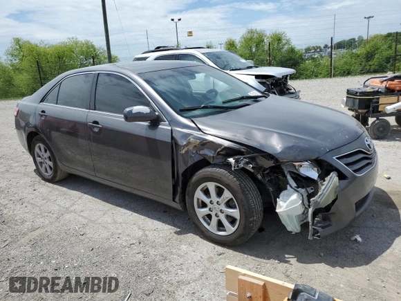 2011 Toyota Camry LE z VIN 4T4BF3EK9BR180367, wystawiony jako Copart lot #57410615 z przebiegiem 226 183 mil mil oraz Szkoda całkowita • Salvage title. Historia ofert i sprzedaży dostępna na DreamBid. Obrazek 4.