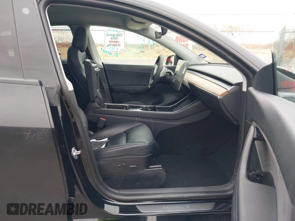 2021 Tesla Model Y Long Range with VIN 5YJYGDEE5MF111774, listed as a IAAI auction lot 41525622 with 39,960 mi miles. Bid and sale history available at carsss.com. Image 5.