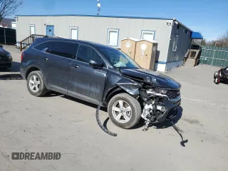 2022 Kia Sorento LX z VIN 5XYRGDLC3NG159872, wystawiony jako Copart lot #47370805 z przebiegiem 21 328 mil mil oraz Szkoda całkowita • Salvage title. Historia ofert i sprzedaży dostępna na DreamBid. Obrazek 4.