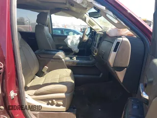 2016 GMC Sierra 2500HD Denali z VIN 1GT12UE87GF287056, wystawiony jako IAAI lot #41753772 z przebiegiem 284 546 mil mil oraz . Historia ofert i sprzedaży dostępna na DreamBid. Obrazek 5.
