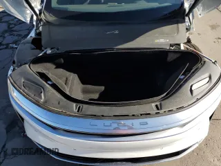 2023 Lucid Air Grand Touring z VIN 50EA1GBA1PA003280, wystawiony jako Copart lot #69447544 z przebiegiem 4282 mil mil oraz Szkody całkowita. Historia ofert i sprzedaży dostępna na DreamBid. Obrazek 11.