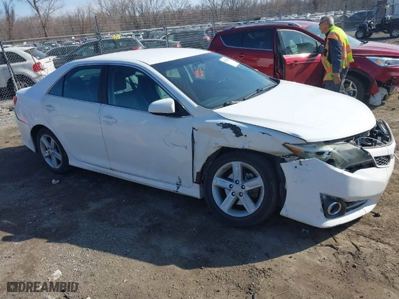 2014 Toyota Camry L with VIN 4T1BF1FK6EU334034, listed as a IAAI auction lot 41792144 with 133,940 mi miles. Bid and sale history available at carsss.com. Image 1.