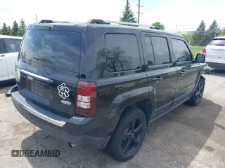 2016 Jeep Patriot High Altitude z VIN 1C4NJRFB8GD580715, wystawiony jako IAAI lot #42242776 z przebiegiem 133 763 mil mil oraz . Historia ofert i sprzedaży dostępna na DreamBid. Obrazek 4.