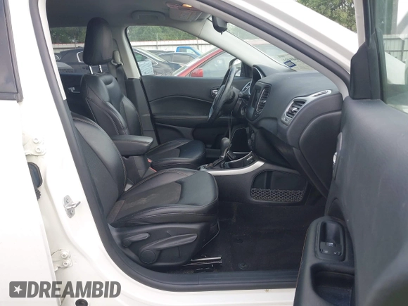 2019 Jeep Compass Latitude z VIN 3C4NJCBB4KT616437, wystawiony jako IAAI lot #42049491 z przebiegiem 42 495 mil mil oraz . Historia ofert i sprzedaży dostępna na DreamBid. Obrazek 5.