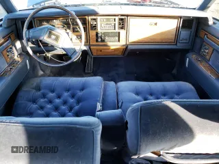 1984 Cadillac Seville z VIN 1G6AS6987EE810927, wystawiony jako Copart lot #42836105 z przebiegiem 19 894 mil mil oraz Tytuł czysty. Historia ofert i sprzedaży dostępna na DreamBid. Obrazek 8.