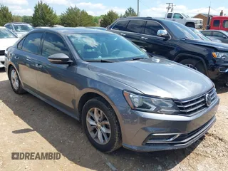 2018 Volkswagen Passat S z VIN 1VWAA7A32JC022159, wystawiony jako IAAI lot #41988875 z przebiegiem 121 598 mil mil oraz . Historia ofert i sprzedaży dostępna na DreamBid. Obrazek 1.