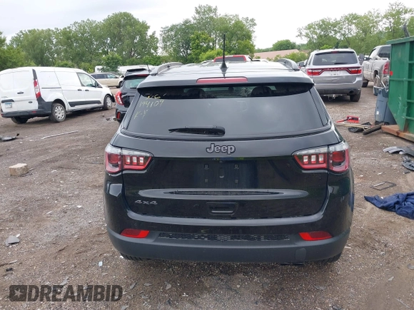 2021 Jeep Compass 80th Anniversary z VIN 3C4NJDEB5MT566331, wystawiony jako IAAI lot #39620364 z przebiegiem 48 826 mil mil oraz . Historia ofert i sprzedaży dostępna na DreamBid. Obrazek 16.