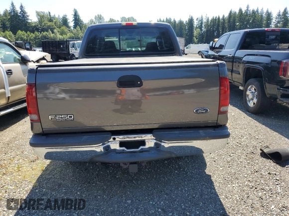 2003 Ford F-250 XL z VIN 1FTNW20P83ED87806, wystawiony jako Copart lot #60111895 z przebiegiem 107 949 mil mil oraz Czysty tytuł • Clean title. Historia ofert i sprzedaży dostępna na DreamBid. Obrazek 6.