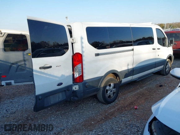 2018 Ford Transit Passenger XL with VIN 1FBZX2YM4JKA44793, listed as a IAAI auction lot 40969026 with 182,541 mi miles and . Bid and sale history available at carsss.com. Image 4.