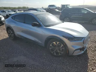 2022 Ford Mustang Mach-E Premium с VIN 3FMTK3R76NMA19273, выставлен на аукционе Copart как лот 51270325 с пробегом 30 114 миль миль и Списание • Salvage title. История ставок и продаж доступна на DreamBid. Изображение 4.