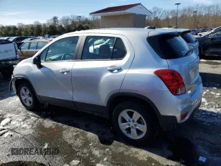 2020 Chevrolet Trax LS with VIN 3GNCJNSB1LL204858, listed as a Copart auction lot 44381885 with 33,377 mi miles and Salvage Title. Bid and sale history available at carsss.com. Image 2.