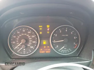 2007 BMW 3 Series 328i z VIN WBAVA33517KX80212, wystawiony jako Copart lot #55639855 z przebiegiem 246 801 mil mil oraz Szkoda całkowita • Salvage title. Historia ofert i sprzedaży dostępna na DreamBid. Obrazek 9.
