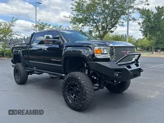 2015 GMC Sierra 2500HD Denali with VIN 1GT120E8XFF556190, listed as a Copart auction lot 65997125 with 68,163 mi miles and Salvage title. Bid and sale history available at DreamBid. Image 1.