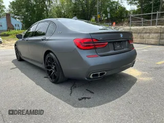 2018 BMW 7 Series M760i xDrive z VIN WBA7H6C54JG614931, wystawiony jako Copart lot #59110125 z przebiegiem 71 953 mil mil oraz Czysty tytuł • Clean title. Historia ofert i sprzedaży dostępna na DreamBid. Obrazek 2.