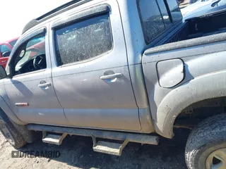 2015 Toyota Tacoma with VIN 5TFLU4EN7FX118530, listed as a IAAI auction lot 41638608 with 116,143 mi miles and . Bid and sale history available at DreamBid. Image 14.
