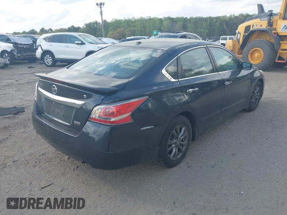 2015 Nissan Altima SV with VIN 1N4AL3AP9FC577079, listed as a IAAI auction lot 41922522 with 211,601 mi miles and . Bid and sale history available at DreamBid. Image 4.