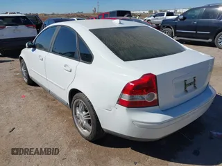2006 Volvo S40 2.4L with VIN YV1MS390662215602, listed as a IAAI auction lot 41843161 with 184,397 mi miles. Bid and sale history available at carsss.com. Image 3.