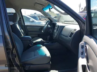 2006 Ford Escape XLT с VIN 1FMYU93166KB18305, выставлен на аукционе IAAI как лот 42316332 с пробегом 252 743 миль миль и . История ставок и продаж доступна на DreamBid. Изображение 5.