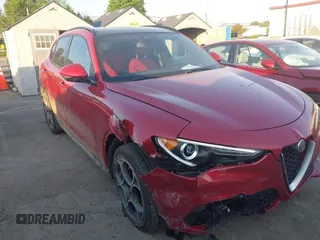 2019 Alfa Romeo Stelvio Ti Sport z VIN ZASPAKBN2K7C69215, wystawiony jako IAAI lot #42030880 z przebiegiem 62 995 mil mil oraz . Historia ofert i sprzedaży dostępna na DreamBid. Obrazek 1.