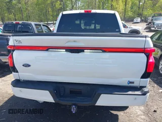 2022 Ford F-150 Lightning Pro z VIN 1FTVW1EL3NWG16227, wystawiony jako IAAI lot #41994584 z przebiegiem 23 341 mil mil oraz . Historia ofert i sprzedaży dostępna na DreamBid. Obrazek 16.