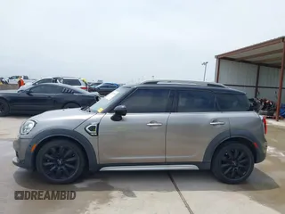 2018 MINI Countryman Cooper S with VIN WMZYT3C3XJ3E00006, listed as a IAAI auction lot 42420388 with 117,313 mi miles and . Bid and sale history available at DreamBid. Image 15.