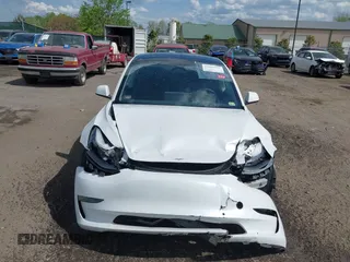 2022 Tesla Model 3 Long Range z VIN 5YJ3E1EB4NF183832, wystawiony jako IAAI lot #42085815 z przebiegiem 35 880 mil mil oraz . Historia ofert i sprzedaży dostępna na DreamBid. Obrazek 12.