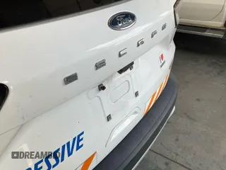 2020 Ford Escape SE z VIN 1FMCU0G62LUB45075, wystawiony jako IAAI lot #42743374 z przebiegiem 84 675 mil mil oraz . Historia ofert i sprzedaży dostępna na DreamBid. Obrazek 25.