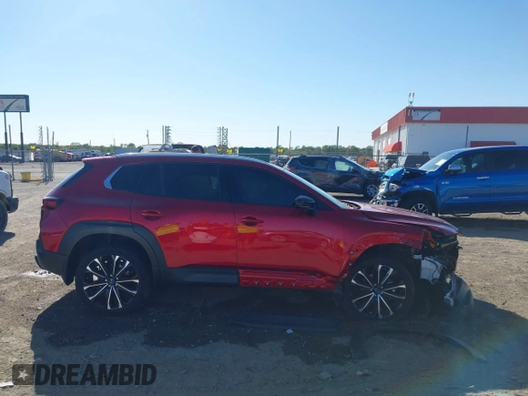 2024 Mazda CX-50 S Premium Plus z VIN 7MMVABEM0RN171504, wystawiony jako IAAI lot #40501944 z przebiegiem 6 671 mil mil oraz . Historia ofert i sprzedaży dostępna na DreamBid. Obrazek 13.
