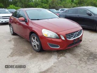 2013 Volvo S60 T5 Premier z VIN YV1612FS2D2204217, wystawiony jako IAAI lot #41960699 z przebiegiem 116 312 mil mil oraz . Historia ofert i sprzedaży dostępna na DreamBid. Obrazek 1.
