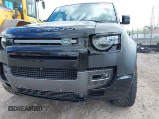 2024 Land Rover Defender Carpathian Edition z VIN SALEWEEE4R2246274, wystawiony jako IAAI lot #42209180 z przebiegiem 14 471 mil mil oraz . Historia ofert i sprzedaży dostępna na DreamBid. Obrazek 6.