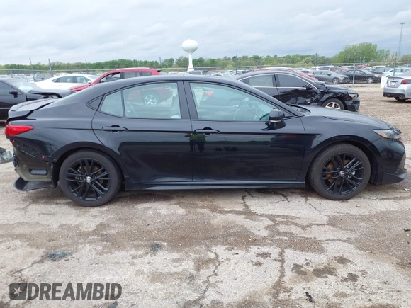 2025 Toyota Camry LE z VIN 4T1DAACK0SU057646, wystawiony jako IAAI lot #42147253 z przebiegiem 6 675 mil mil oraz . Historia ofert i sprzedaży dostępna na DreamBid. Obrazek 14.