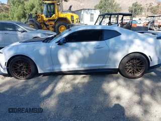 2018 Chevrolet Camaro ZL1 with VIN 1G1FK1R69J0105146, listed as a IAAI auction lot 40570089 with 34,804 mi miles and . Bid and sale history available at DreamBid. Image 14.