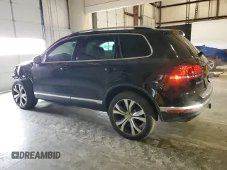2017 Volkswagen Touareg Wolfsburg Edition с VIN WVGRF7BP5HD003159, выставлен на аукционе Copart как лот 45211865 с пробегом 120 393 миль миль и Списание • Salvage title. История ставок и продаж доступна на DreamBid. Изображение 2.