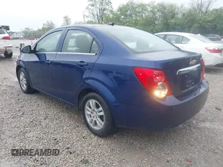 2014 Chevrolet Sonic LT z VIN 1G1JC5SH3E4212735, wystawiony jako IAAI lot #42199750 z przebiegiem 131 524 mil mil oraz . Historia ofert i sprzedaży dostępna na DreamBid. Obrazek 3.