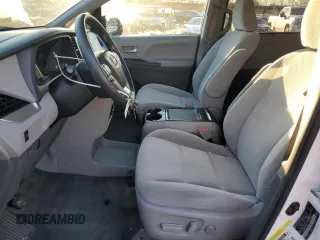 2015 Toyota Sienna LE AAS z VIN 5TDKK3DC4FS542670, wystawiony jako Copart lot #85658924 z przebiegiem 89 845 mil mil oraz Szkoda całkowita • Salvage title. Historia ofert i sprzedaży dostępna na DreamBid. Obrazek 7.