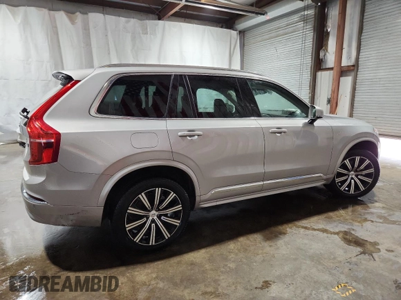 2025 Volvo XC90 Core z VIN YV4M12PJ9S1335325, wystawiony jako Copart lot #59616245 z przebiegiem 13 776 mil mil oraz Czysty tytuł • Clean title. Historia ofert i sprzedaży dostępna na DreamBid. Obrazek 3.