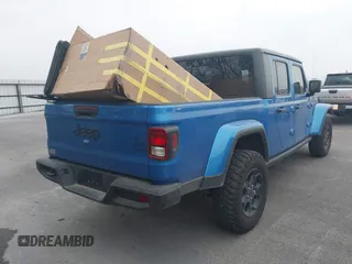 2023 Jeep Gladiator Sport S z VIN 1C6HJTAG6PL579136, wystawiony jako IAAI lot #41946641 z przebiegiem 14 856 mil mil oraz . Historia ofert i sprzedaży dostępna na DreamBid. Obrazek 4.