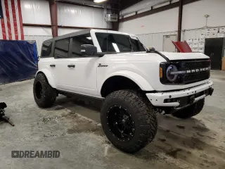 2022 Ford Bronco с VIN 1FMEE5DP9NLB28993, выставлен на аукционе Copart как лот 38781234 с пробегом 4 596 миль миль и Списание • Salvage title. История ставок и продаж доступна на DreamBid. Изображение 4.