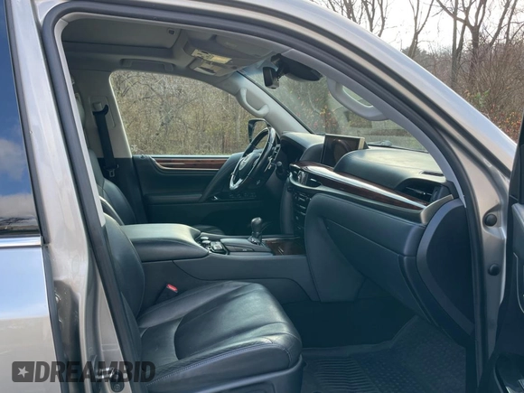 2020 Lexus LX 570 with VIN JTJDY7AX7L4332820, listed as a Copart auction lot 85960234 with 102,384 mi miles and Clean title. Bid and sale history available at DreamBid. Image 5.