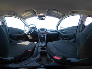 2022 Chevrolet Trax LS z VIN KL7CJNSM4NB551564, wystawiony jako IAAI lot #42066707 z przebiegiem 38 245 mil mil oraz . Historia ofert i sprzedaży dostępna na DreamBid. Obrazek 18.