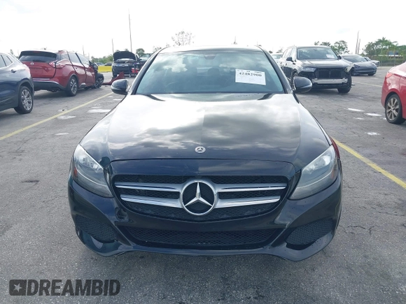 2018 Mercedes-Benz C 300 z VIN 55SWF4KB8JU251817, wystawiony jako IAAI lot #42482900 z przebiegiem 76 248 mil mil oraz . Historia ofert i sprzedaży dostępna na DreamBid. Obrazek 6.