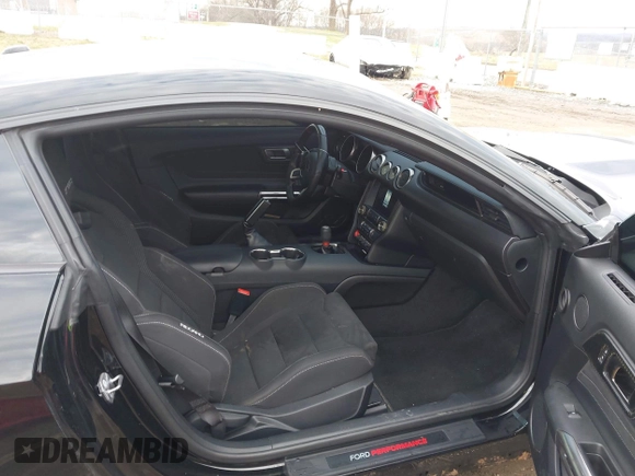 2017 Ford Mustang Shelby GT350 z VIN 1FA6P8JZ2H5523798, wystawiony jako IAAI lot #41541814 z przebiegiem 21 853 mil mil oraz . Historia ofert i sprzedaży dostępna na DreamBid. Obrazek 5.