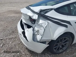 2022 Tesla Model 3 Long Range z VIN 5YJ3E1EB4NF165427, wystawiony jako IAAI lot #42290413 z przebiegiem 73 493 mil mil oraz . Historia ofert i sprzedaży dostępna na DreamBid. Obrazek 11.