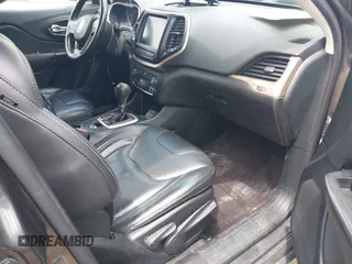 2017 Jeep Cherokee Limited z VIN 1C4PJLDB8HW526765, wystawiony jako IAAI lot #42136476 z przebiegiem 121 694 mil mil oraz . Historia ofert i sprzedaży dostępna na DreamBid. Obrazek 5.