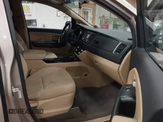 2016 Kia Sedona LX z VIN KNDMB5C13G6199954, wystawiony jako IAAI lot #42109753 z przebiegiem 135 599 mil mil oraz . Historia ofert i sprzedaży dostępna na DreamBid. Obrazek 5.